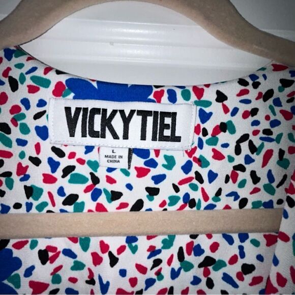 VICKYTIEL Floral Funfetti Print Split Short Sleeve Full Wrap Hi-Low Dress - Picture 8 of 15